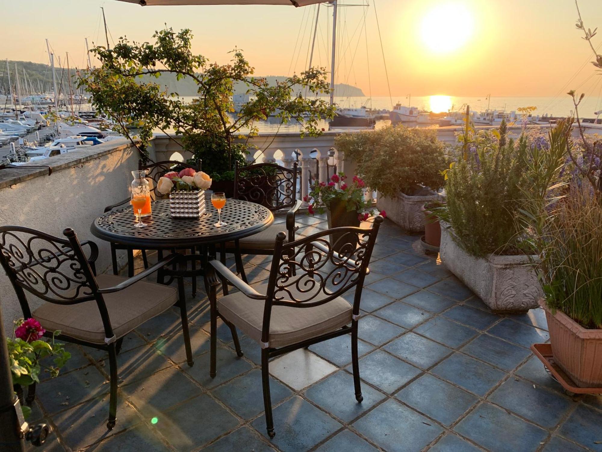 Apartment First Row To The Sea - Maremi Terrace *